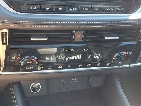 Used 2023 Nissan Rogue SL w/ SL Premium Package image 17