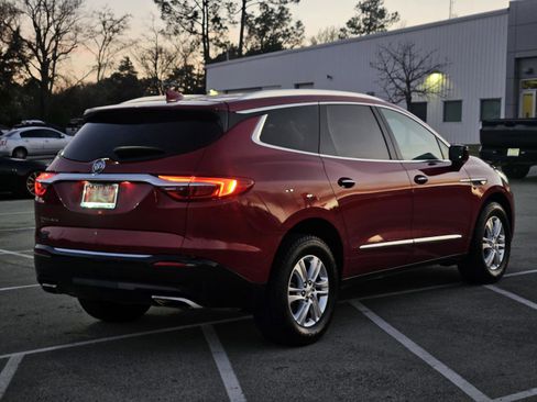 Used 2021 Buick Enclave Essence image 6