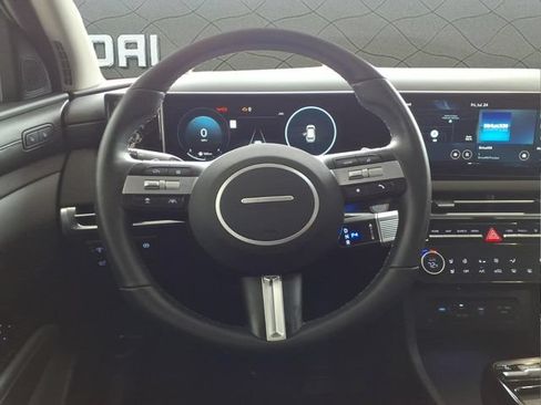 Certified 2025 Hyundai Tucson Limited AWD/4WD image 18