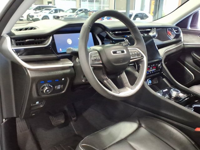 Used 2023 Jeep Grand Cherokee 4WD 4xe w/ Luxury Tech Group II image 11