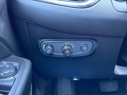 Used 2020 Chevrolet Equinox Premier image 32