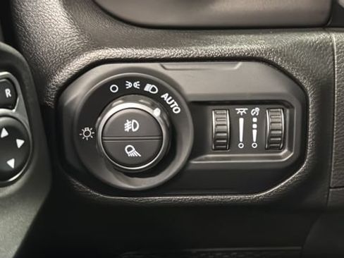 Used 2022 Jeep Gladiator Sport AWD/4WD image 29