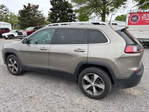 Used 2019 Jeep Cherokee Limited w/ Technology Group image 5