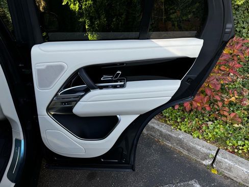 New 2025 Land Rover Range Rover SE image 19