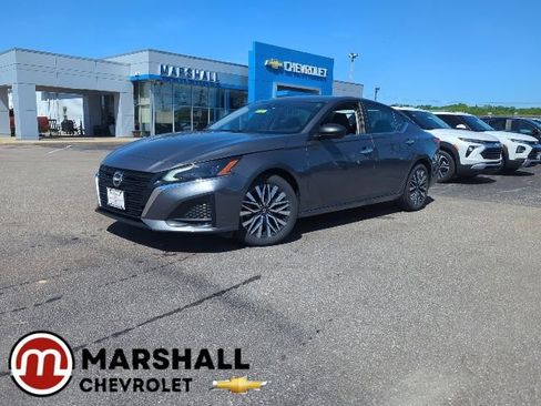 Used 2024 Nissan Altima 2.5 SV FWD image 1