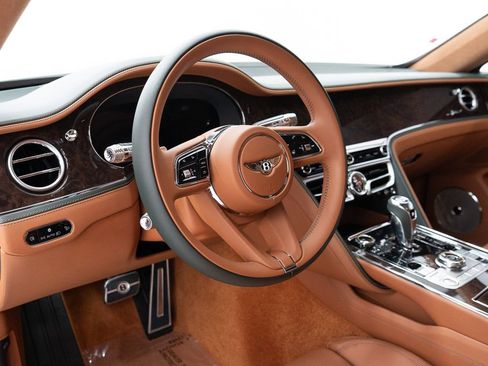 Used 2025 Bentley Flying Spur Plug-In Hybrid AWD/4WD image 14