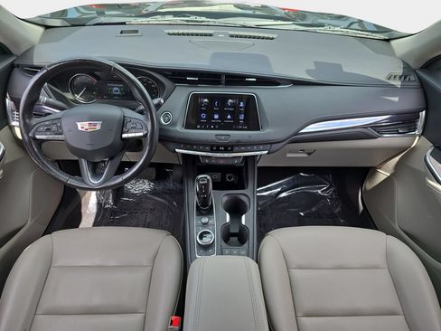 Used 2020 Cadillac XT4 Luxury w/ Cold Weather Package FWD image 10