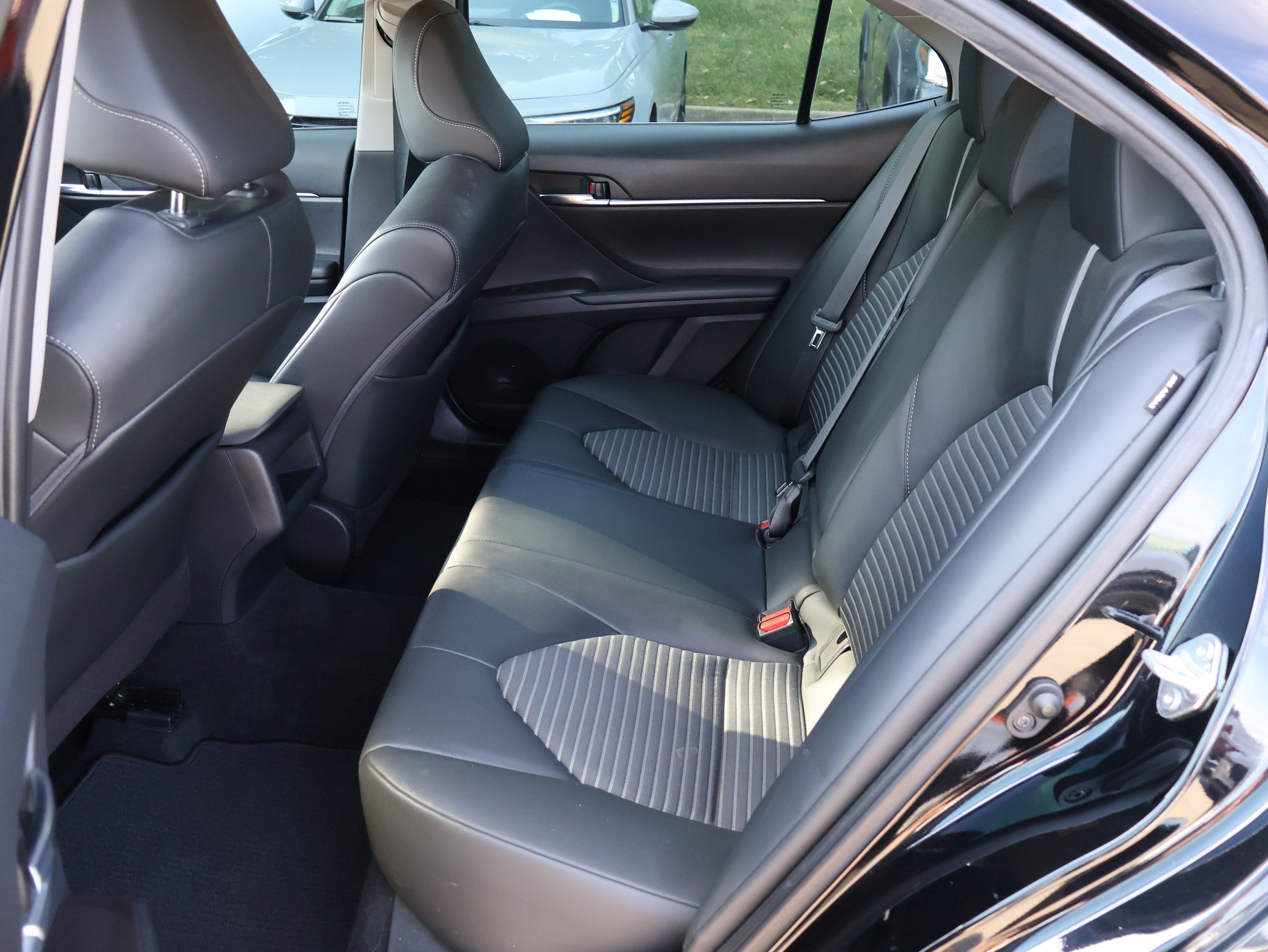 Used 2021 Toyota Camry SE FWD image 16