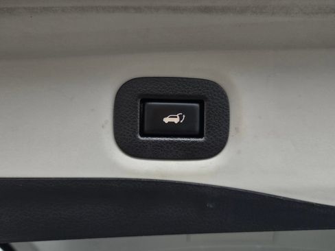 Used 2017 Nissan Rogue SV w/ SV Premium Package AWD/4WD image 25