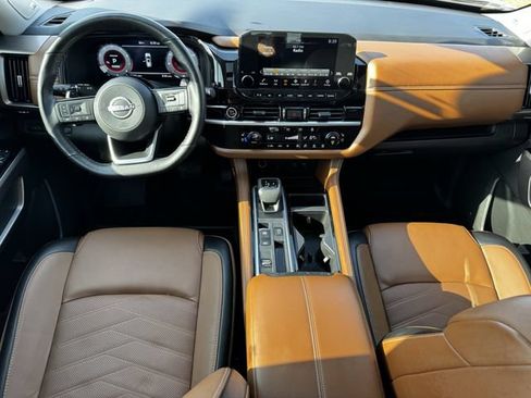 Used 2024 Nissan Pathfinder Platinum FWD image 8