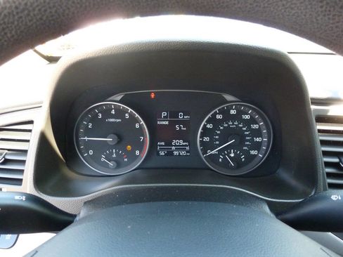 Used 2018 Hyundai Elantra SE FWD image 16