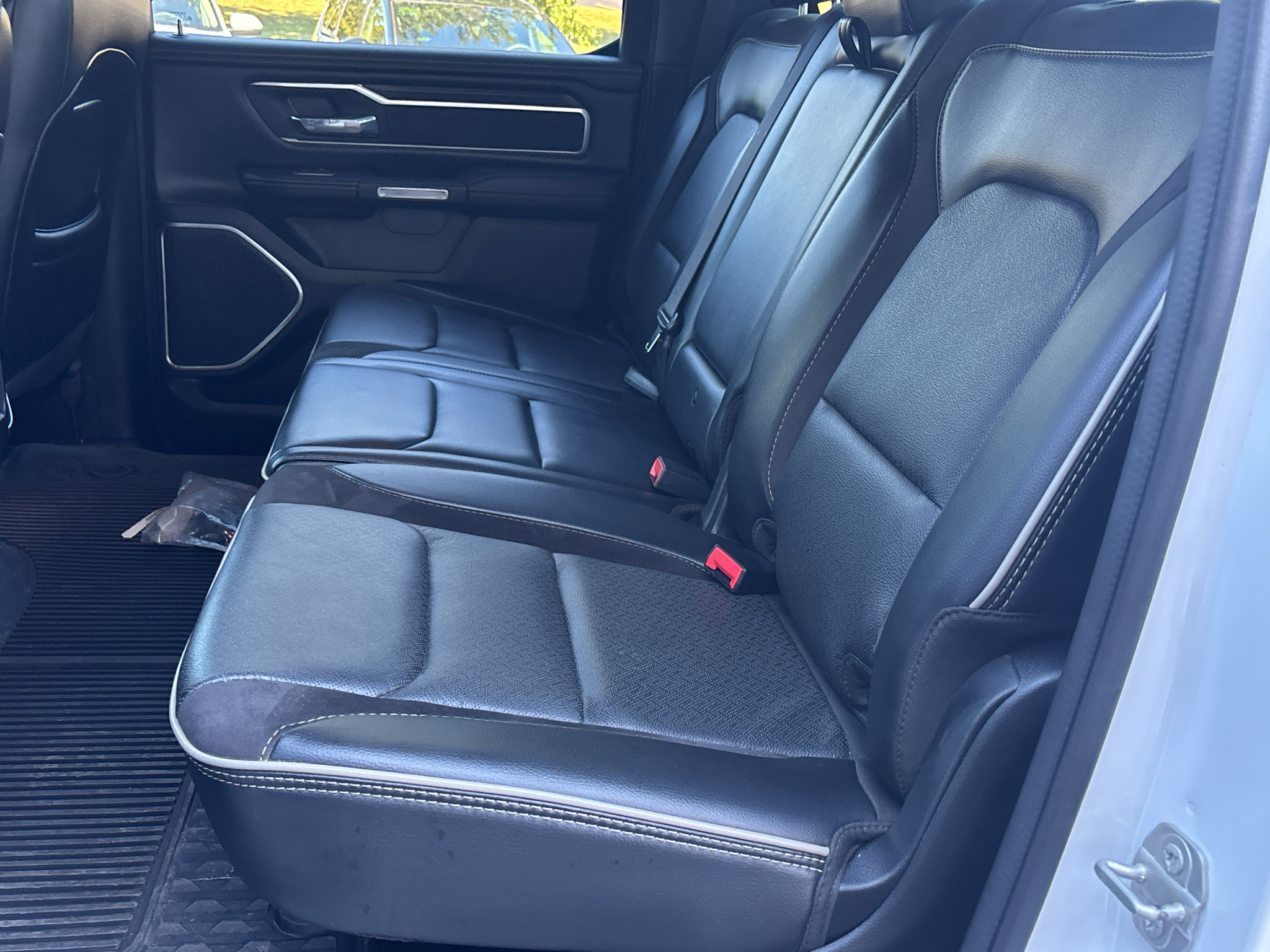 Used 2023 RAM 1500 Laramie AWD/4WD image 19