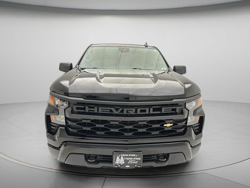 Used 2023 Chevrolet Silverado 1500 Custom AWD/4WD image 2