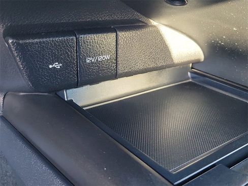 Used 2021 Toyota Camry SE image 10