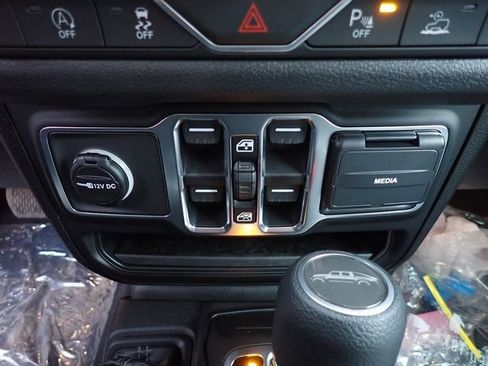 New 2026 Jeep Gladiator Sport AWD/4WD image 19