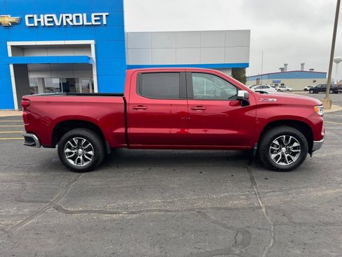 Used 2024 Chevrolet Silverado 1500 LT image 2