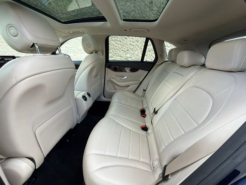 Used 2019 Mercedes-Benz GLC 300 4MATIC image 17