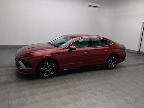Used 2025 Hyundai Sonata SEL FWD image 2