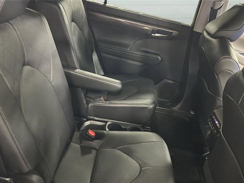 New 2026 Toyota Highlander Platinum image 20