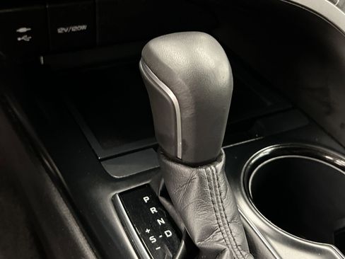 Used 2019 Toyota Camry SE image 19