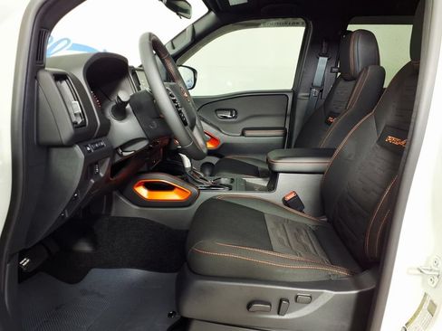 Used 2025 Nissan Frontier PRO-4X w/ Pro Convenience Package AWD/4WD image 8