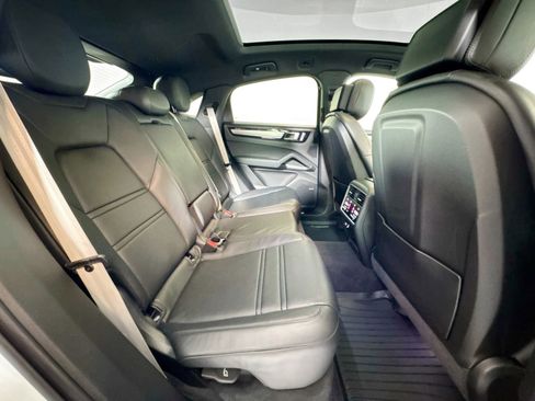 Used 2022 Porsche Cayenne Platinum Edition image 22