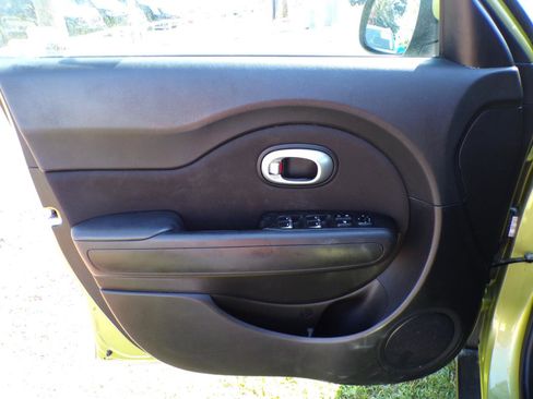 Used 2019 Kia Soul FWD image 30