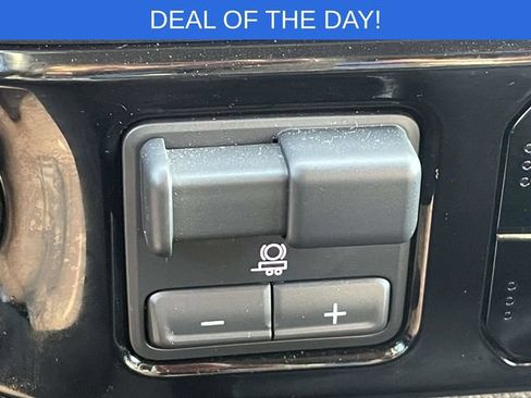 Used 2025 GMC Sierra 1500 SLT AWD/4WD image 29