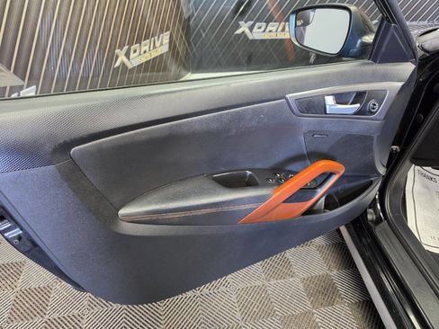 Used 2016 Hyundai Veloster Turbo FWD image 10