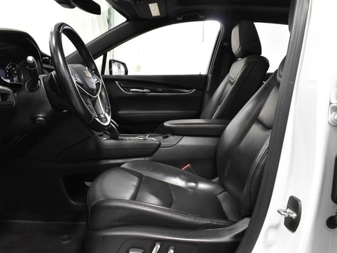 Certified 2022 Cadillac XT5 Premium Luxury w/ LPO, Floor Liner Package image 2