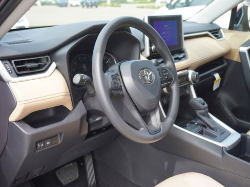 Used 2025 Toyota RAV4 XLE FWD image 19