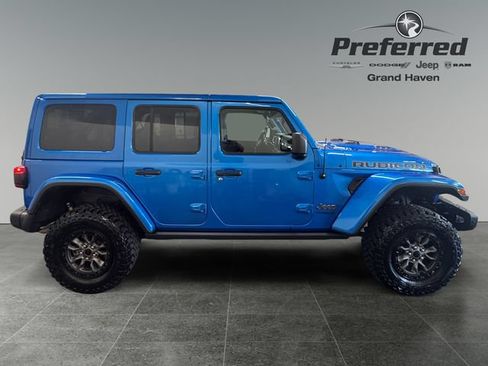 Used 2022 Jeep Wrangler Unlimited Rubicon w/ Dual Top Group AWD/4WD image 9