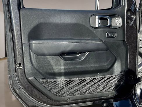 Used 2022 Jeep Wrangler Unlimited Sahara image 18