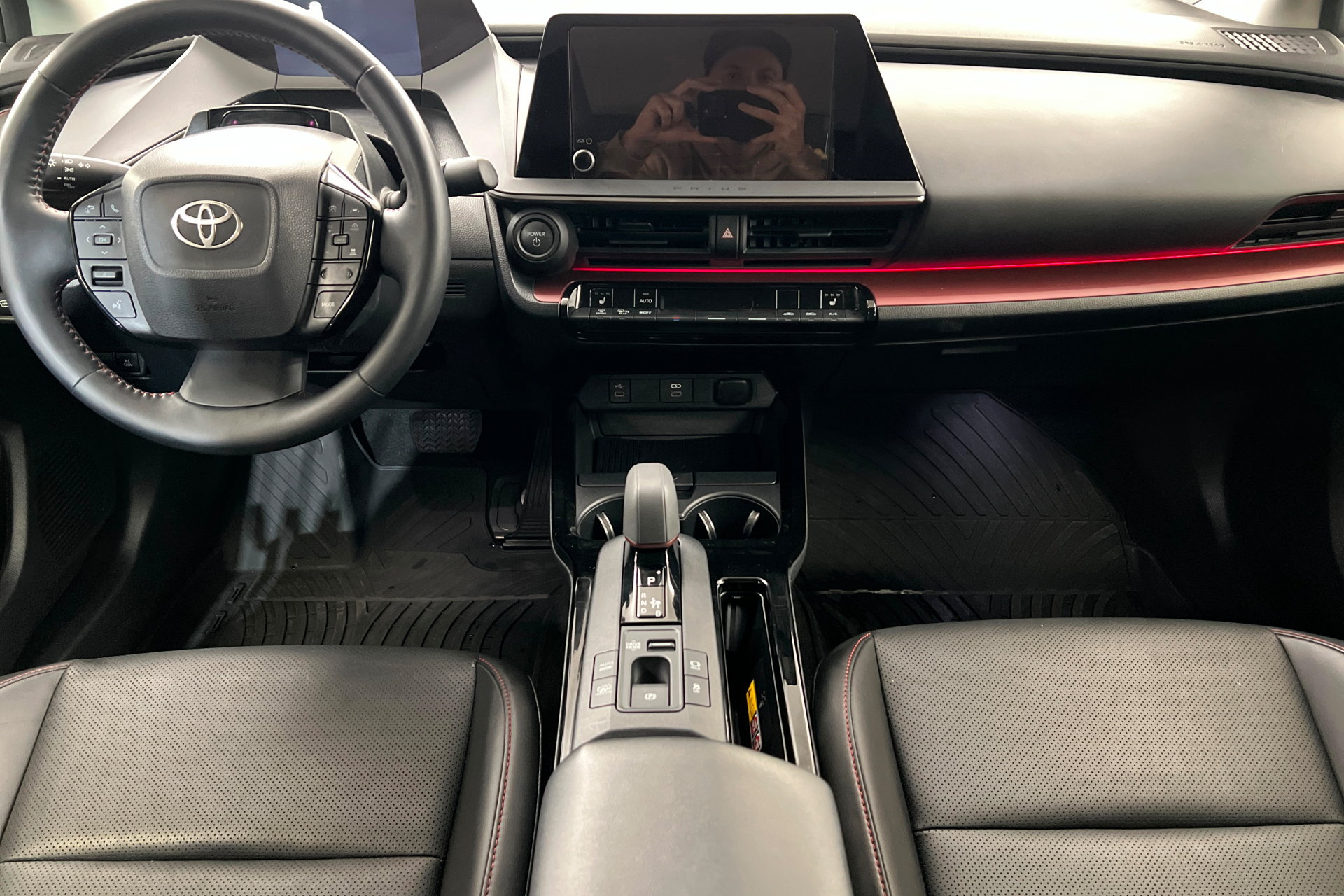 Certified 2025 Toyota Prius Plug-In Hybrid FWD image 14