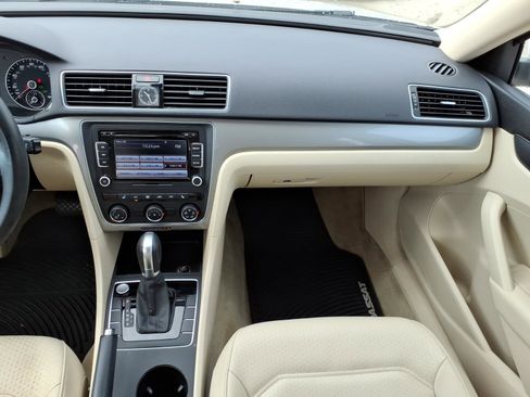Used 2015 Volkswagen Passat 1.8T Limited Edition FWD image 7
