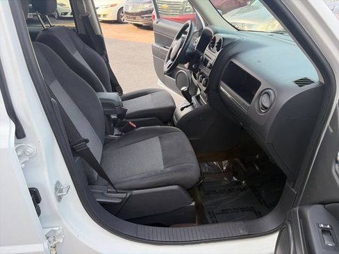 Used 2016 Jeep Patriot Latitude FWD image 16