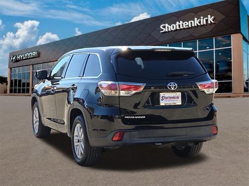 Used 2016 Toyota Highlander LE image 8