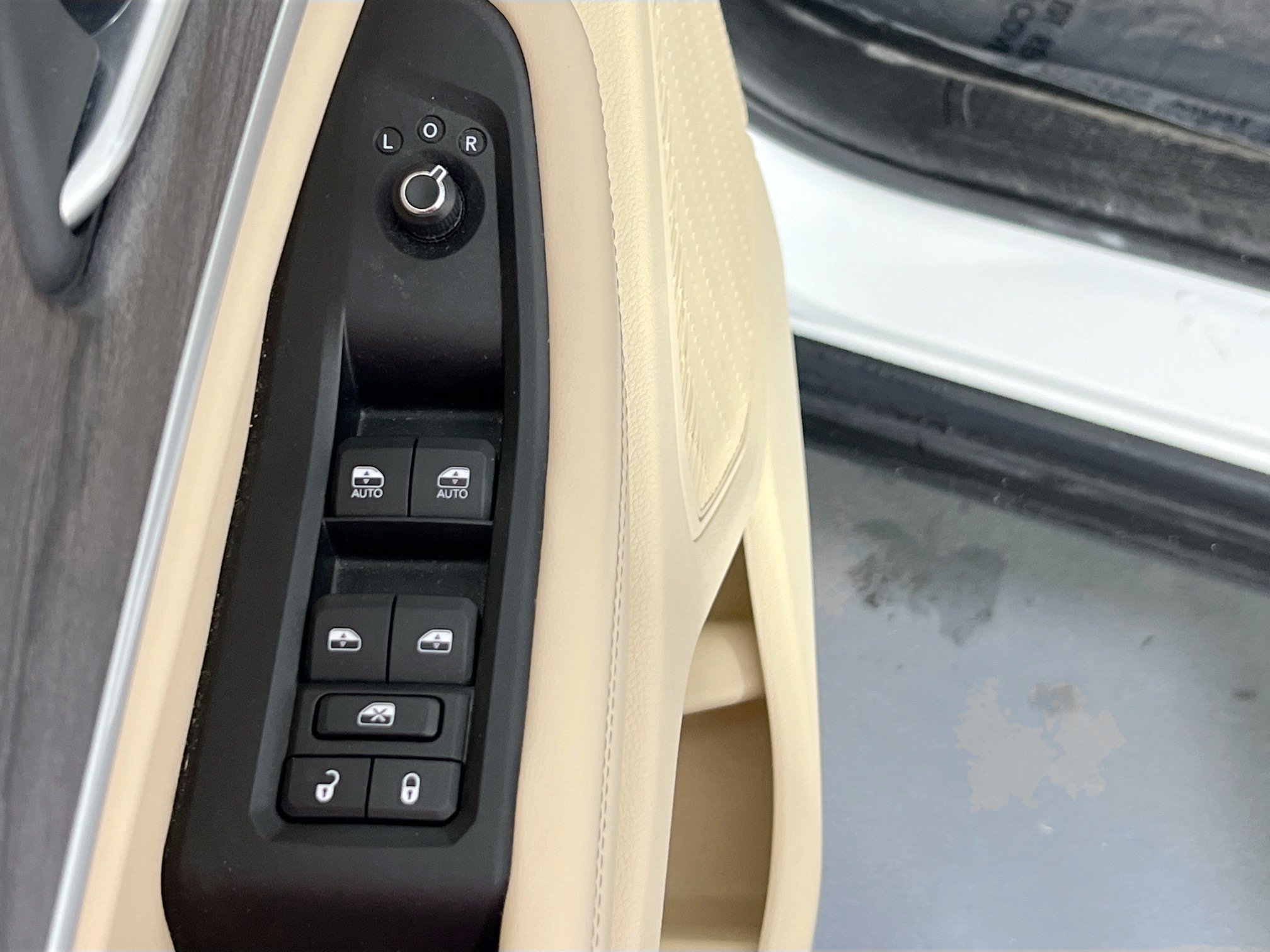 Used 2023 Jeep Grand Cherokee Limited AWD/4WD image 18