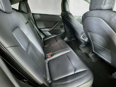 Used 2022 Tesla Model Y Long Range AWD/4WD image 41