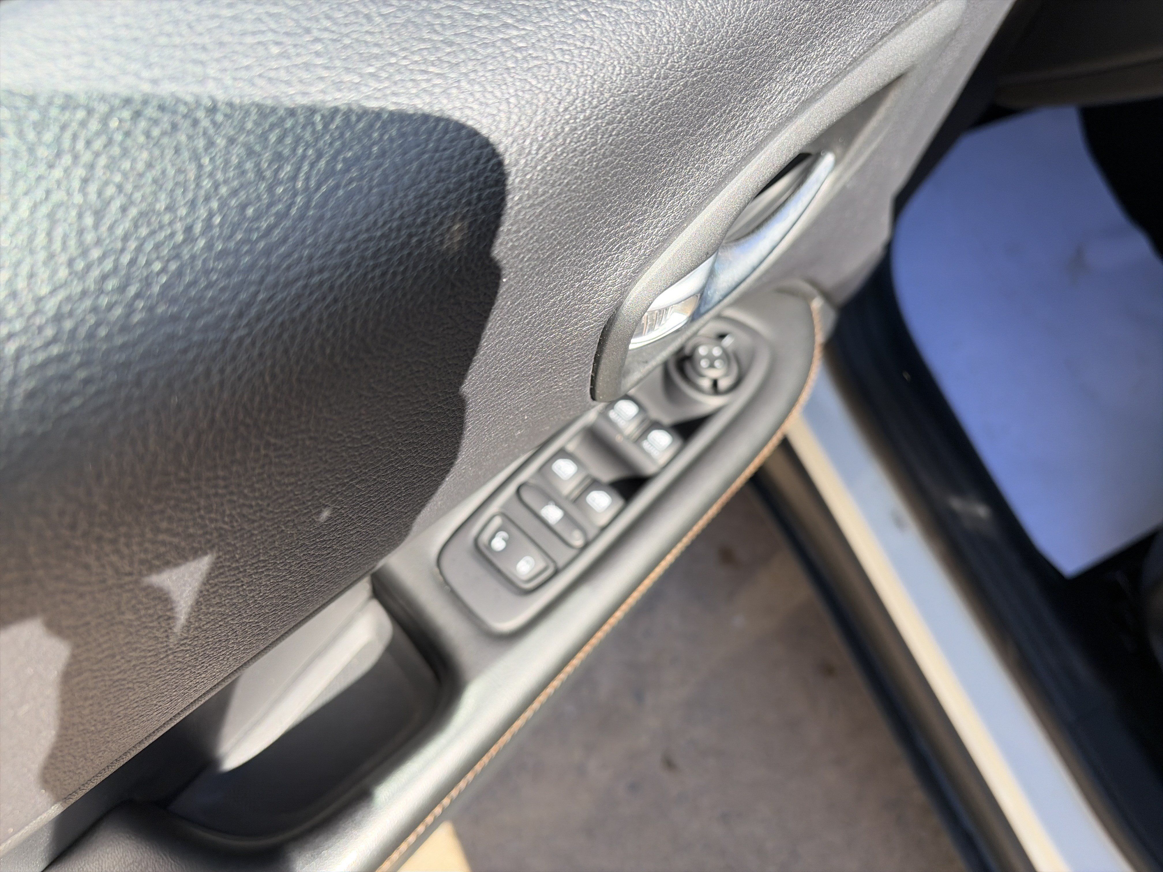 Used 2018 Jeep Compass Latitude w/ Popular Equipment Group AWD/4WD image 16