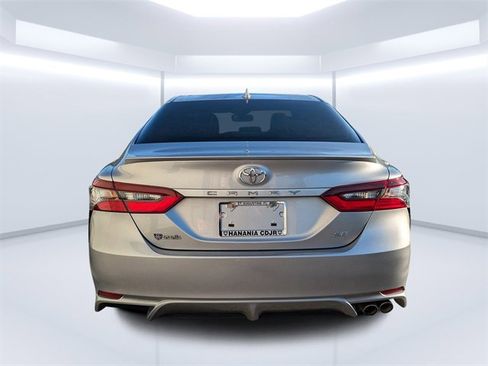Used 2022 Toyota Camry SE image 4