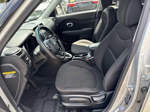 Used 2019 Kia Soul FWD image 12
