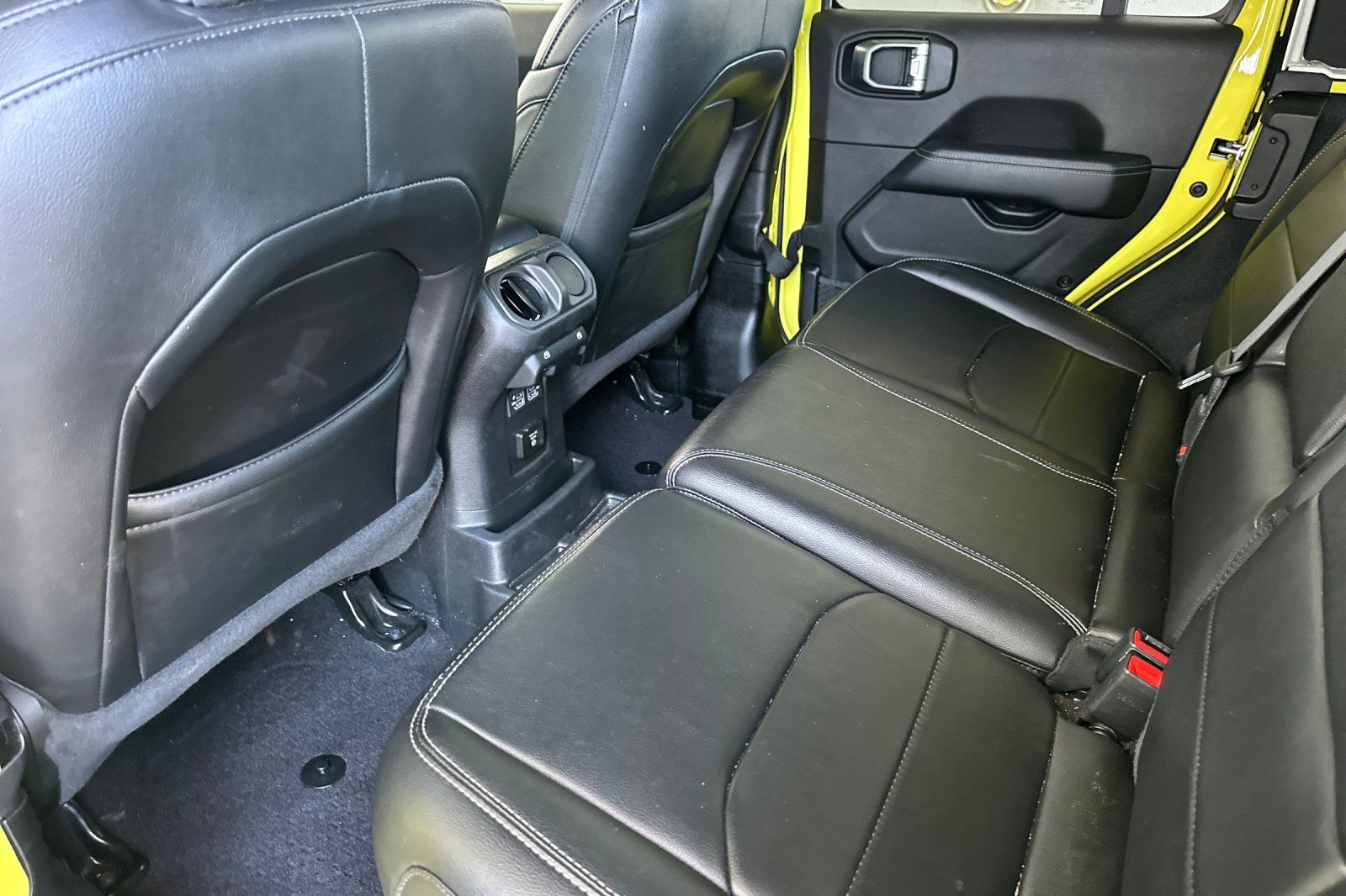Used 2023 Jeep Wrangler Unlimited Sahara AWD/4WD image 14