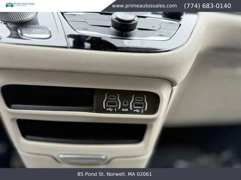 Used 2021 Chrysler Pacifica Touring-L FWD image 25