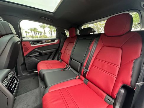 Used 2026 Porsche Cayenne E-Hybrid Coupe AWD/4WD image 39