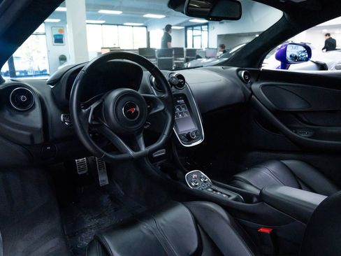 Used 2018 McLaren 570S Coupe RWD image 23