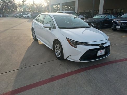 Used 2025 Toyota Corolla LE image 6