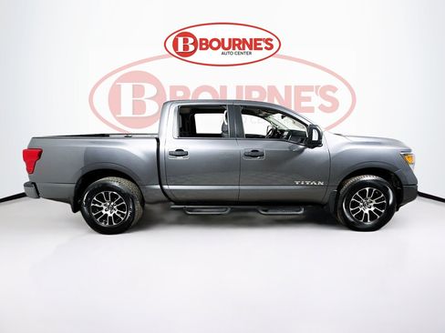 Used 2024 Nissan Titan SV w/ SV Convenience Package image 9
