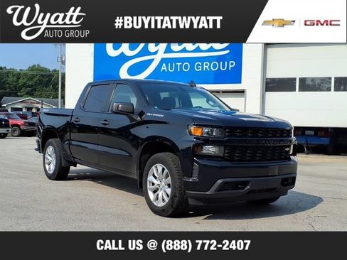 Used 2020 Chevrolet Silverado 1500 Custom w/ Custom Value Package AWD/4WD image 1