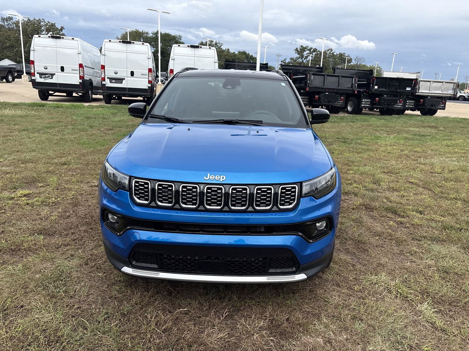 Used 2025 Jeep Compass Limited AWD/4WD image 2